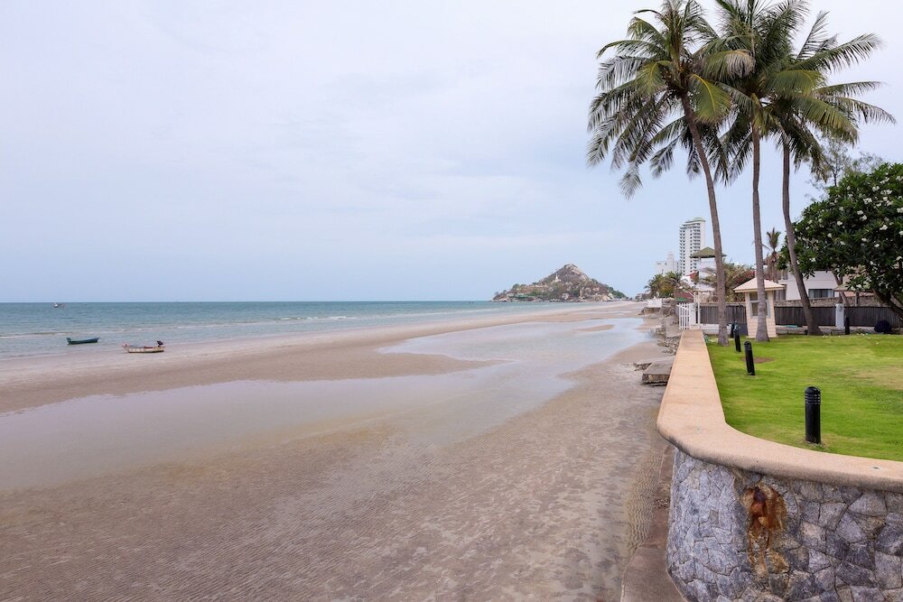 Фото Baan LonSai Beachfront Condominium