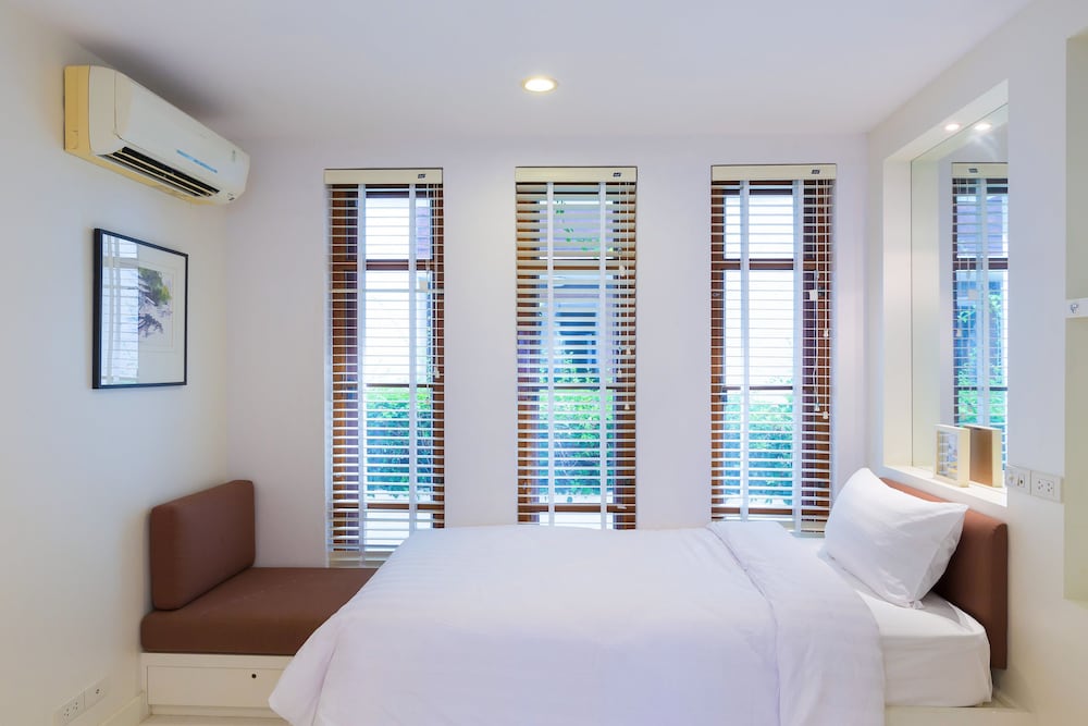 Фото Baan LonSai Beachfront Condominium