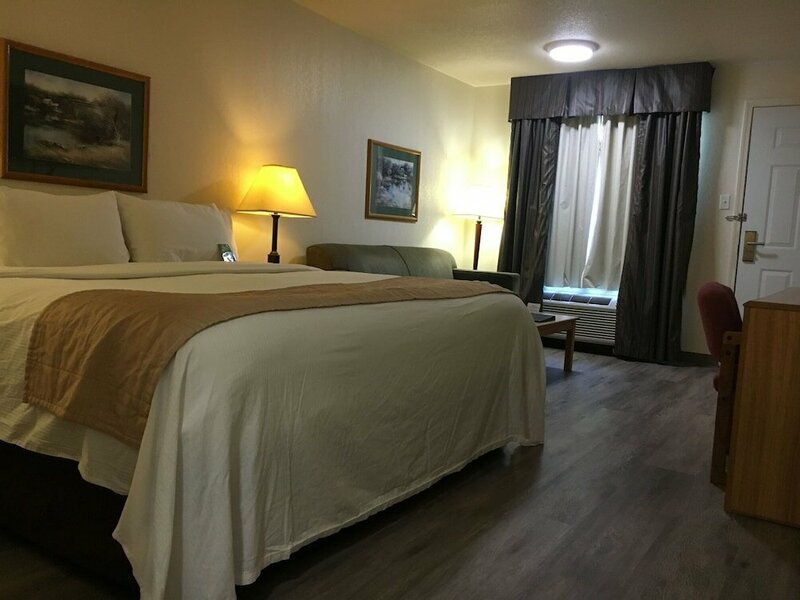 Гостиница Lakeview Inns & Suites - Edson East