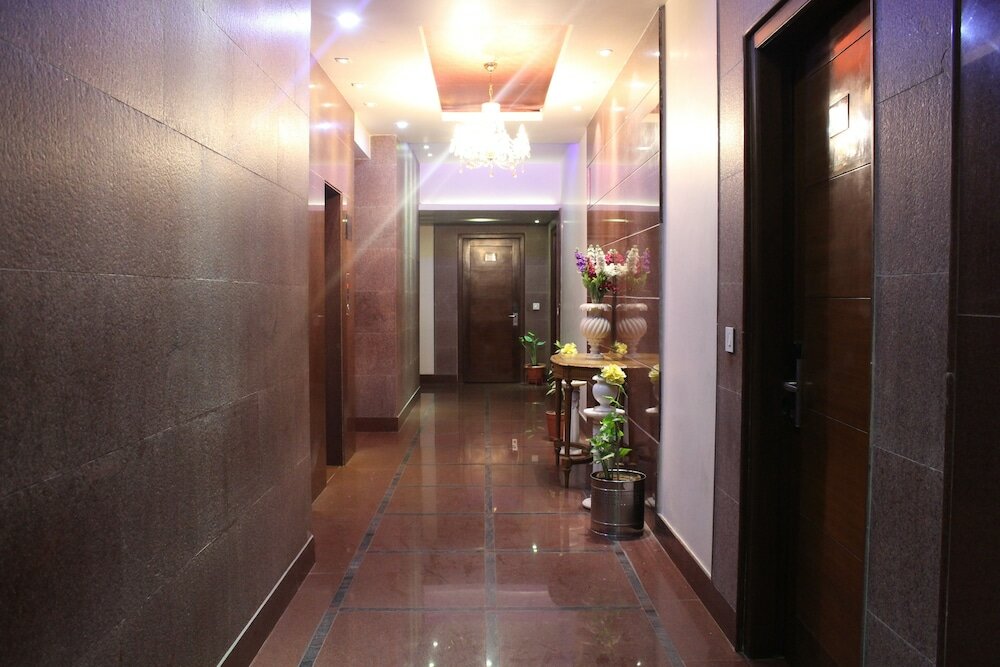 Фото Leela Grande Hotel