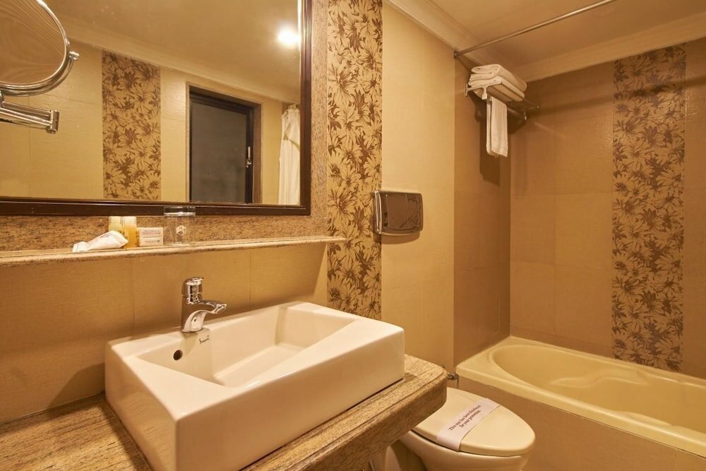 Фото Lytton Hotel