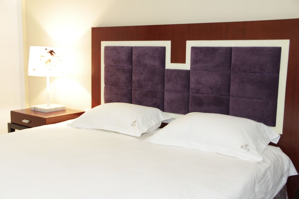 Фото Hotel Ritz Waku-Kungo