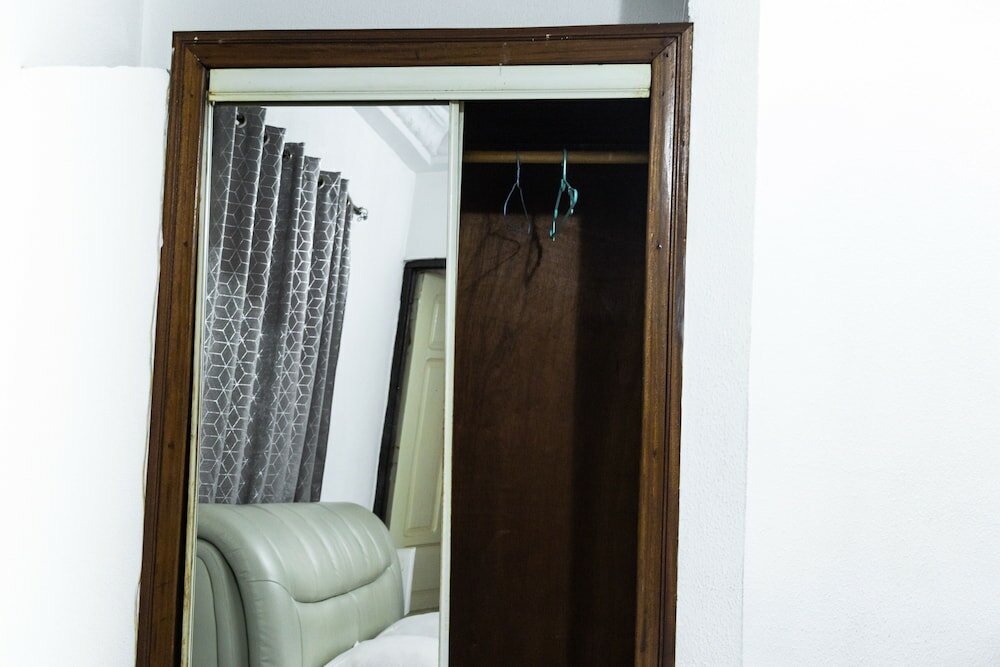 Фото Hill View Hotel West Airport