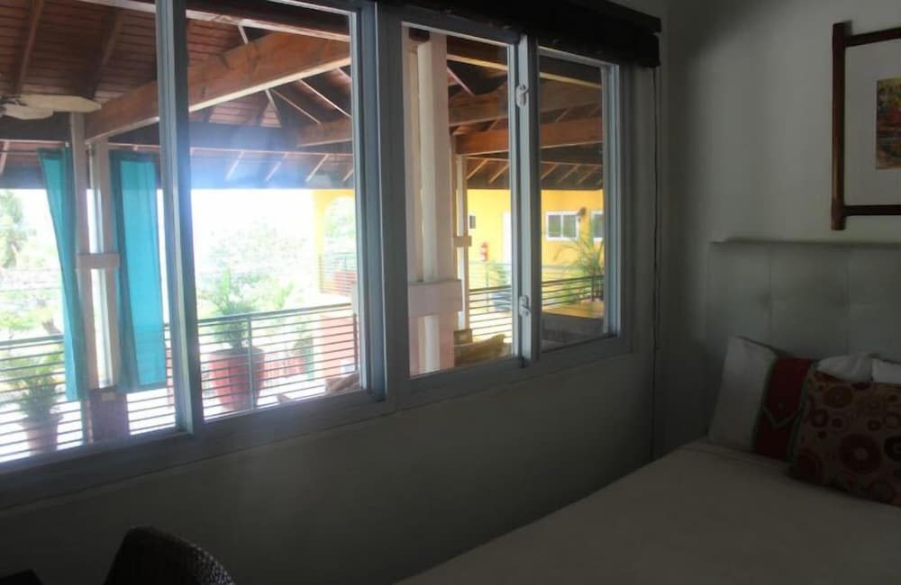 Фото Altamont West Hotel