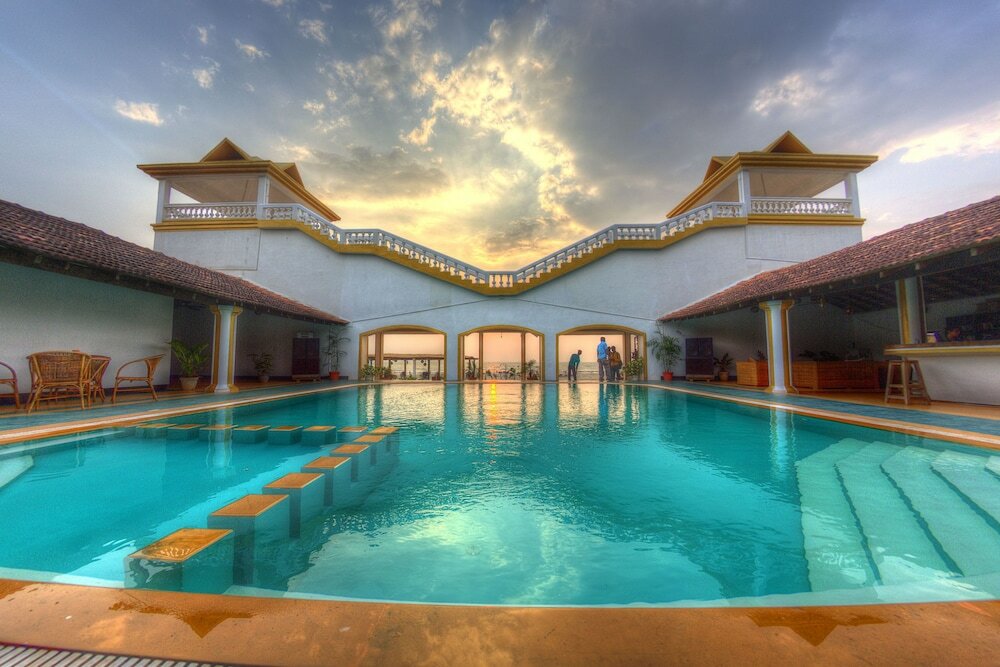 Фото отеля 1