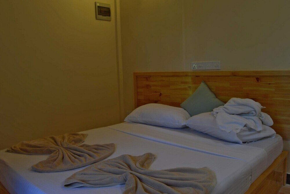 Фото Local Island Inn