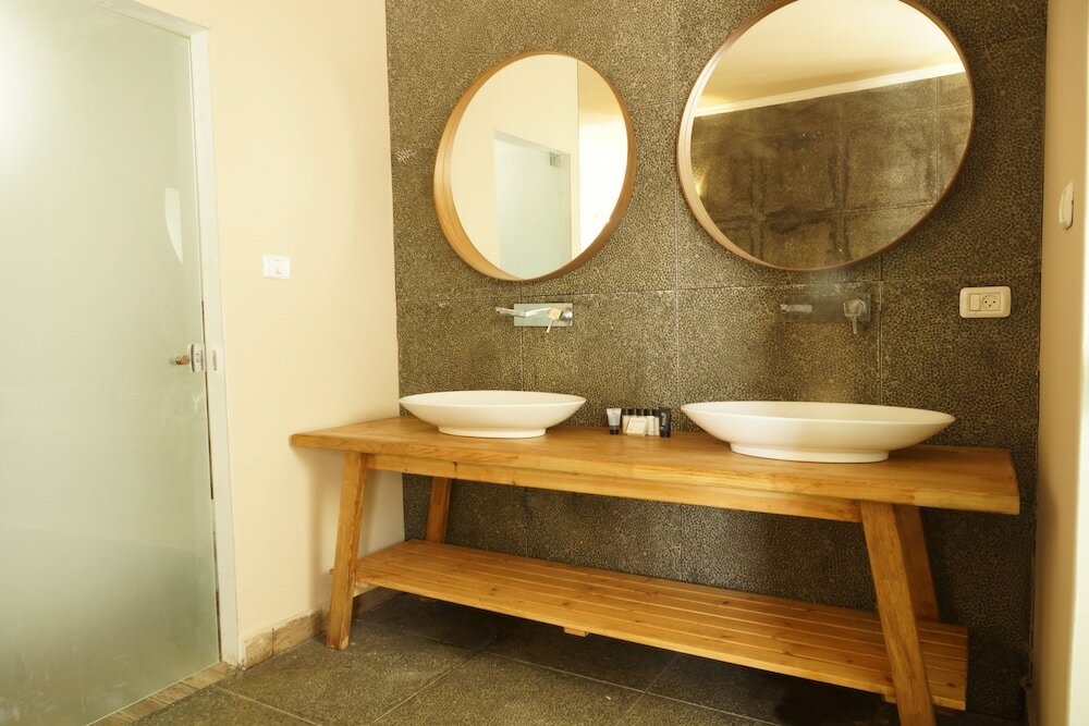 Фото Erettz Zeelim