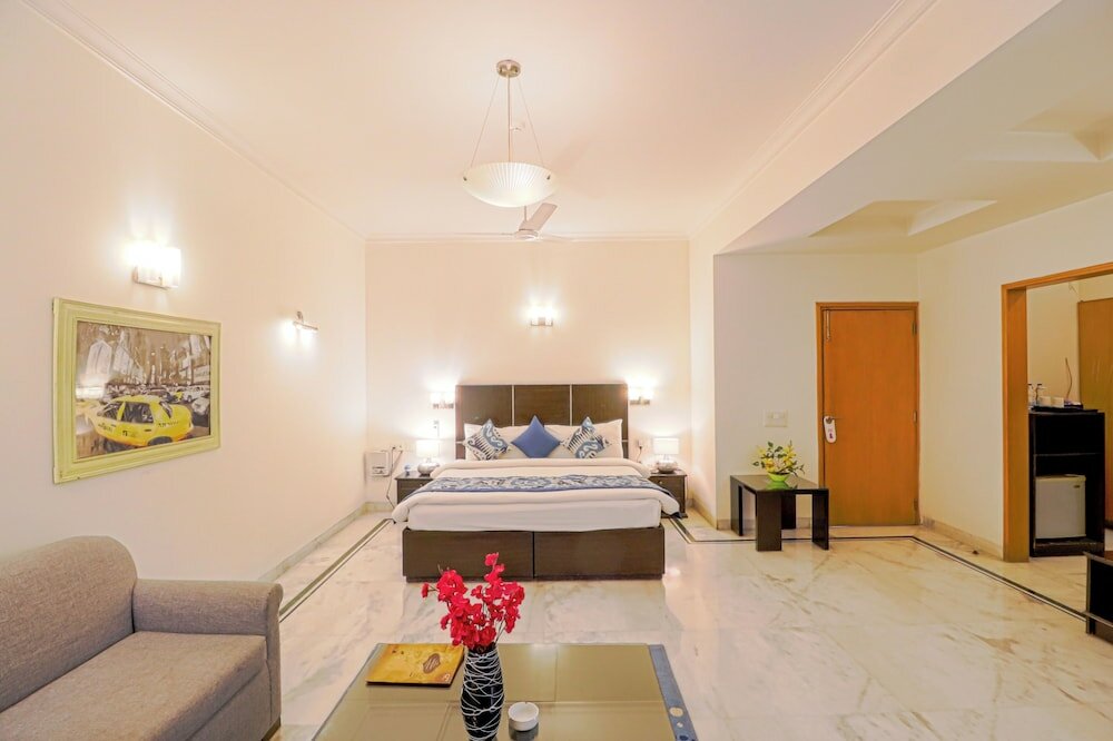 Фото Ahuja Residency Cyber City I