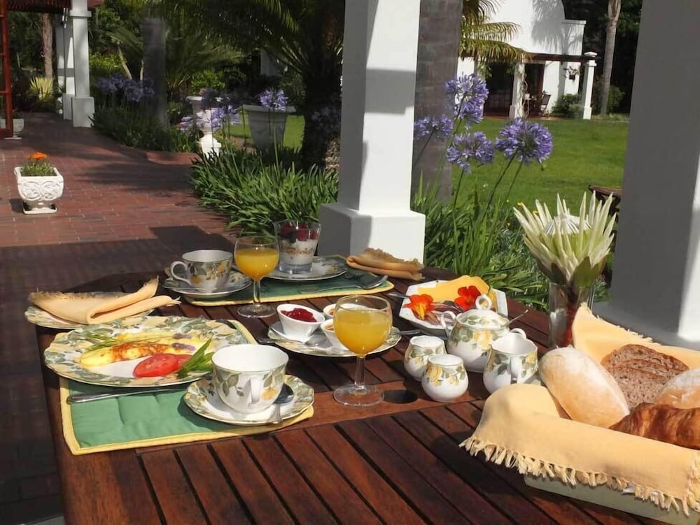 Фото The Garden Villa Guesthouse