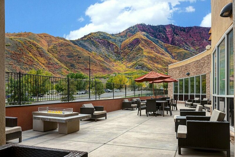 Гостиница Courtyard by Marriott Glenwood Springs