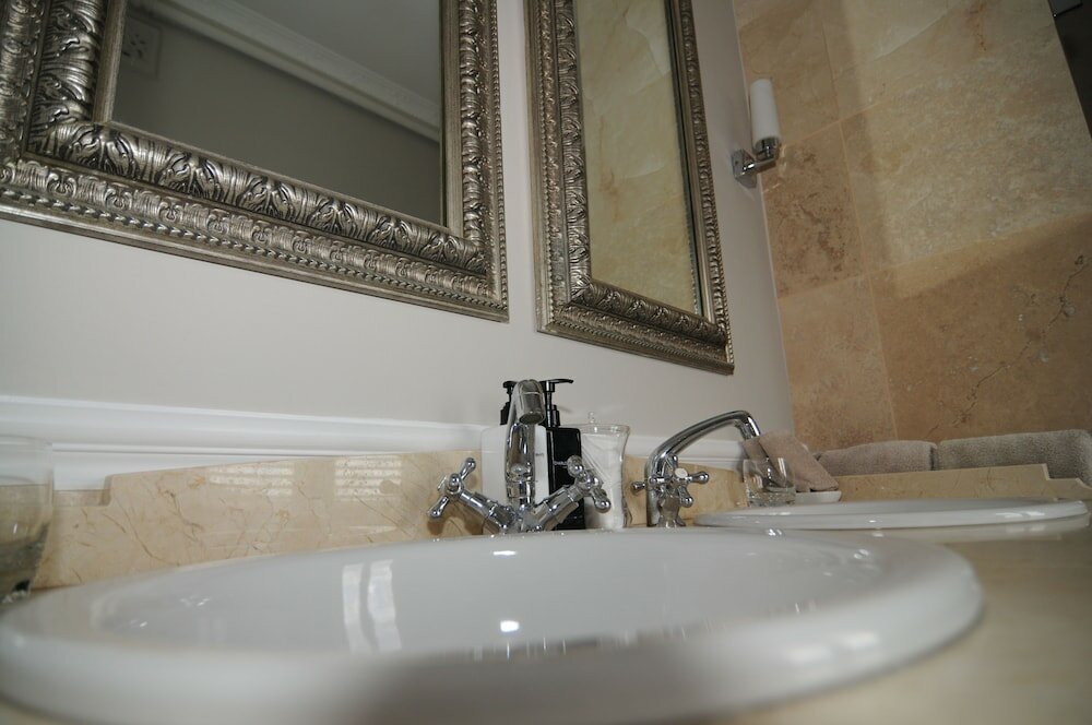 Фото Abbey Manor Luxury Guesthouse