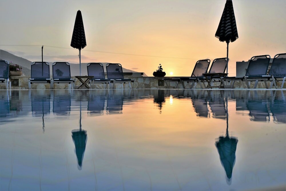 Фото Golden Bay Hotel Apartments