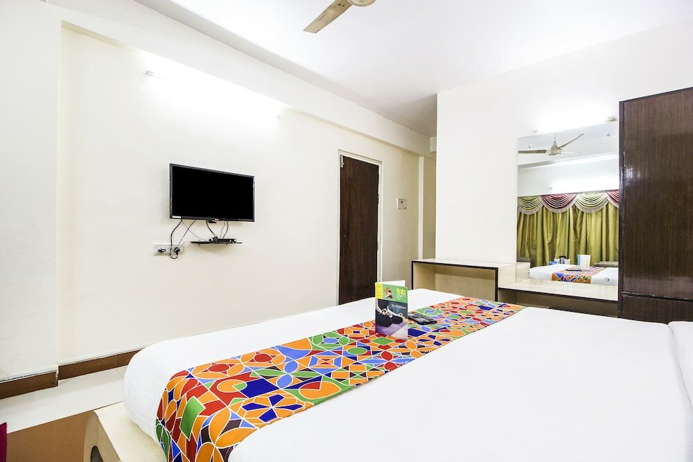 Фото FabHotel Mayfair Inn