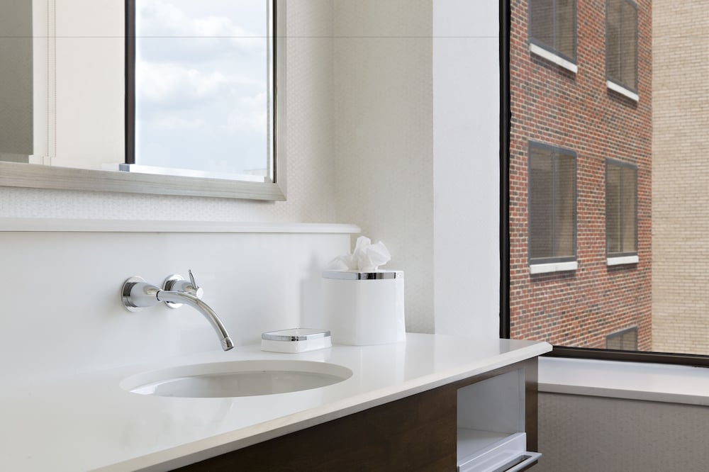 Фото Hampton Inn & Suites Dallas Downtown