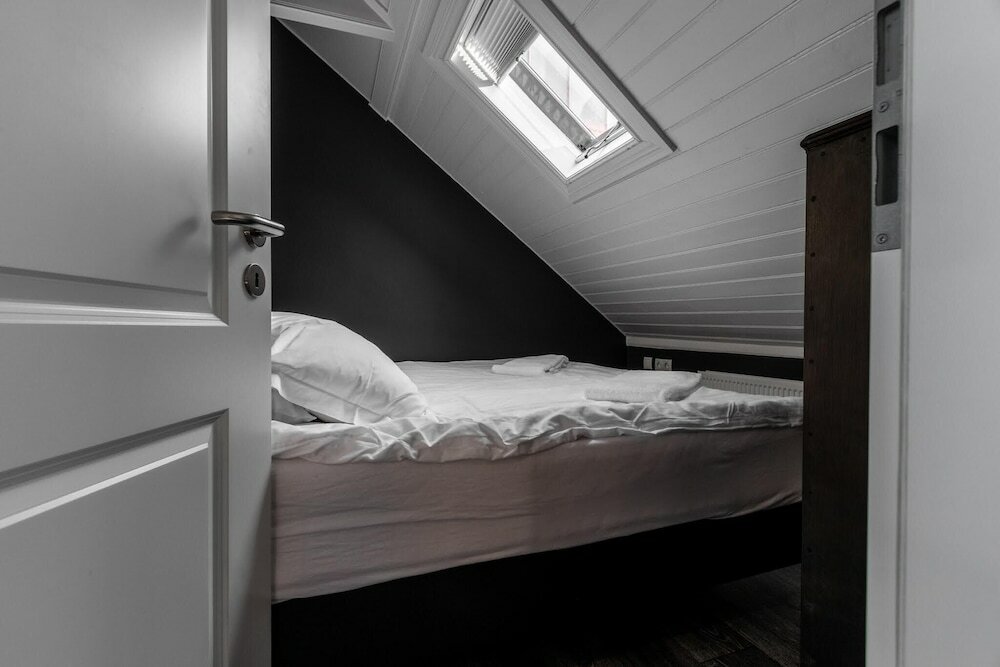 Фото Vintage Hotel Apartments