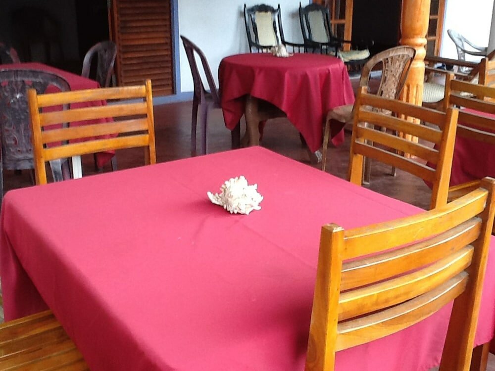 Фото Catamaran Beach Home and Restaurant