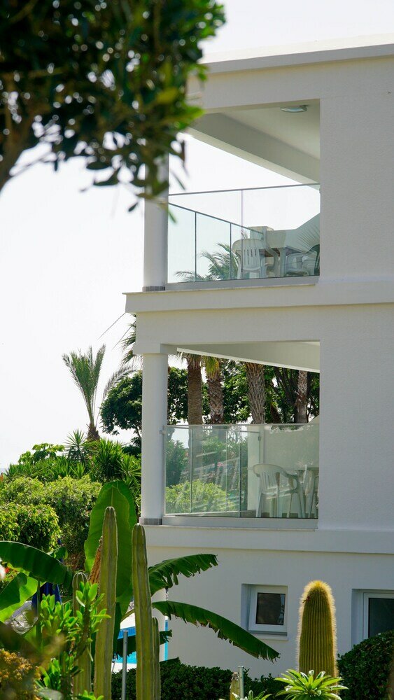 Фото Rododafni Beach Apartments