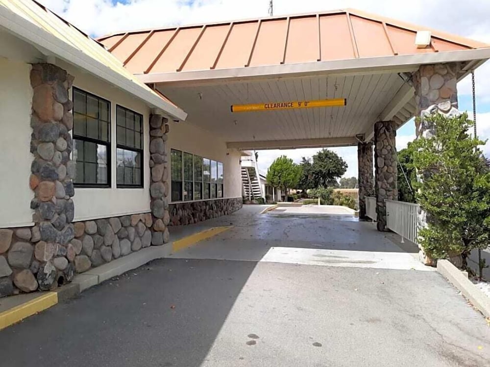 Фото Super 8 by Wyndham Dunnigan