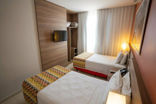 Гостиница Comfort Hotel Santos в Гуаруже