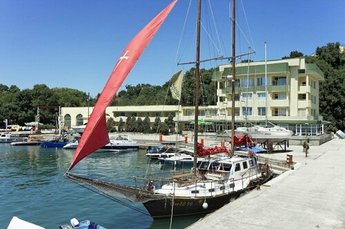 Гостиница Hotel Marina в Китене