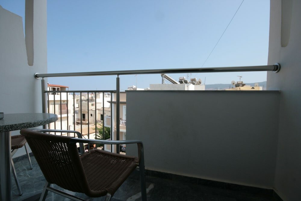 Фото Paritsa Hotel