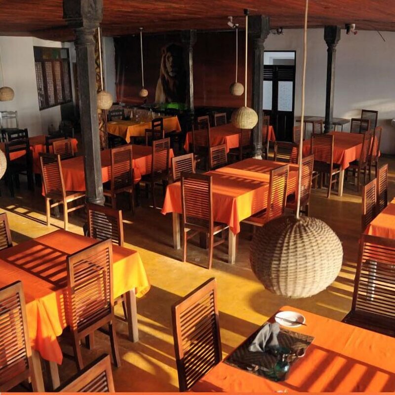 Гостиница Mamas Coral Beach Hotel & Restaurant в Хиккадуве