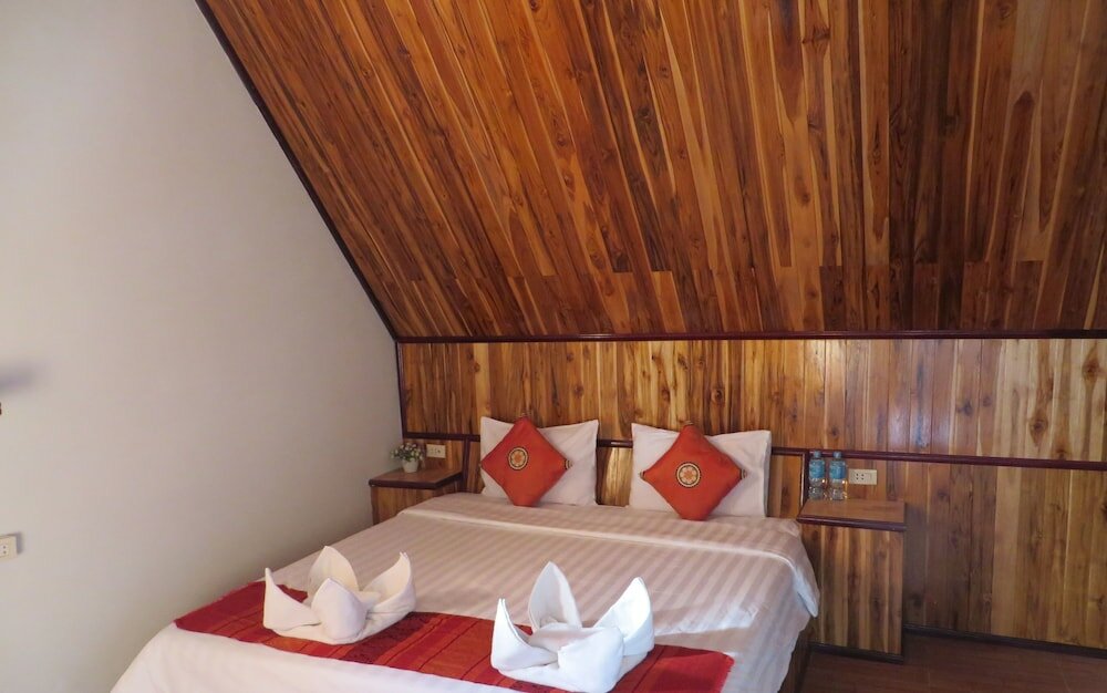 Фото Namkhan Riverside Hotel