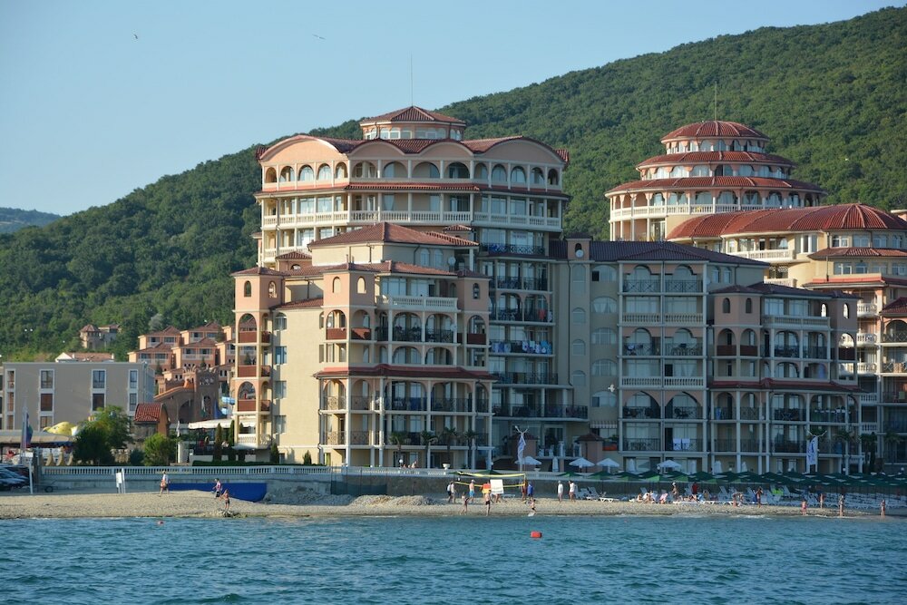 Фото отеля 2