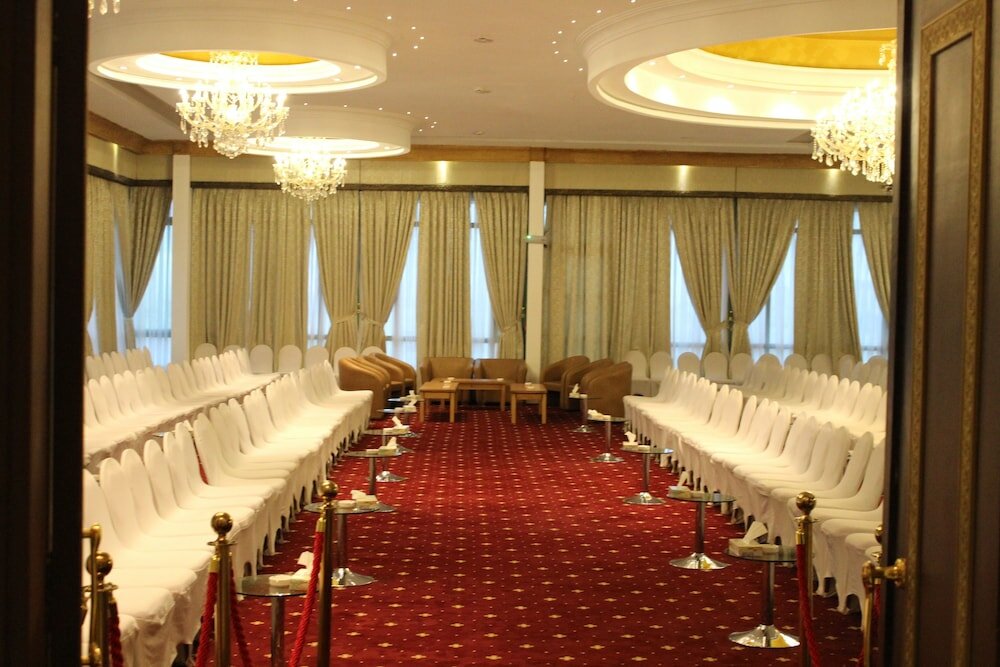 Фото Meneur Hotel