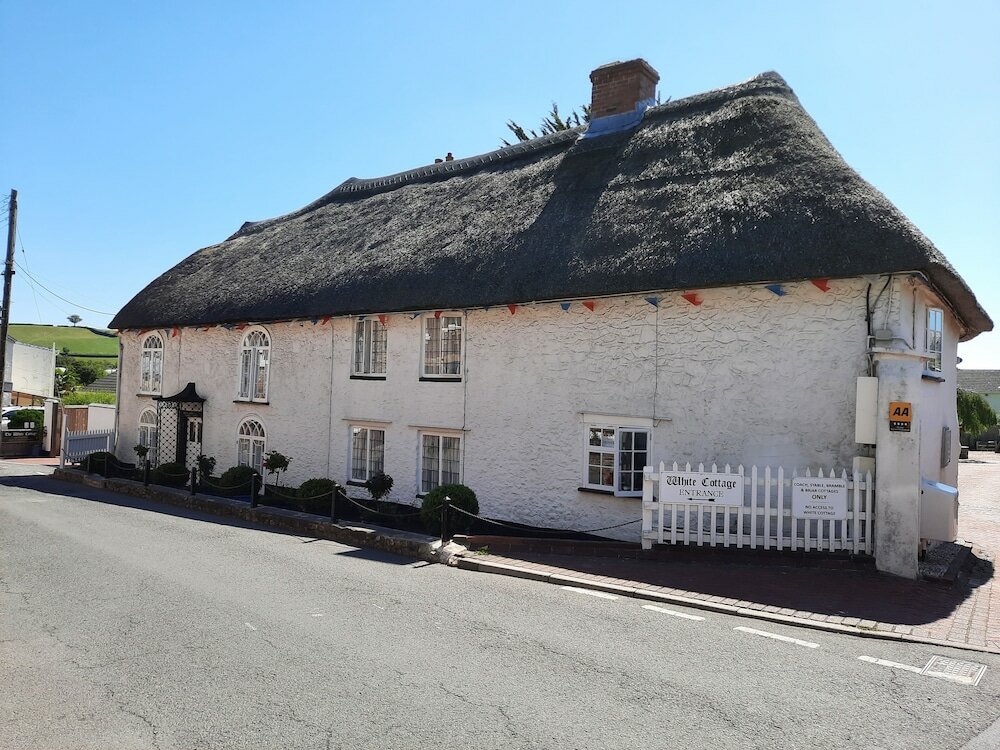 Фото The White Cottage B&b