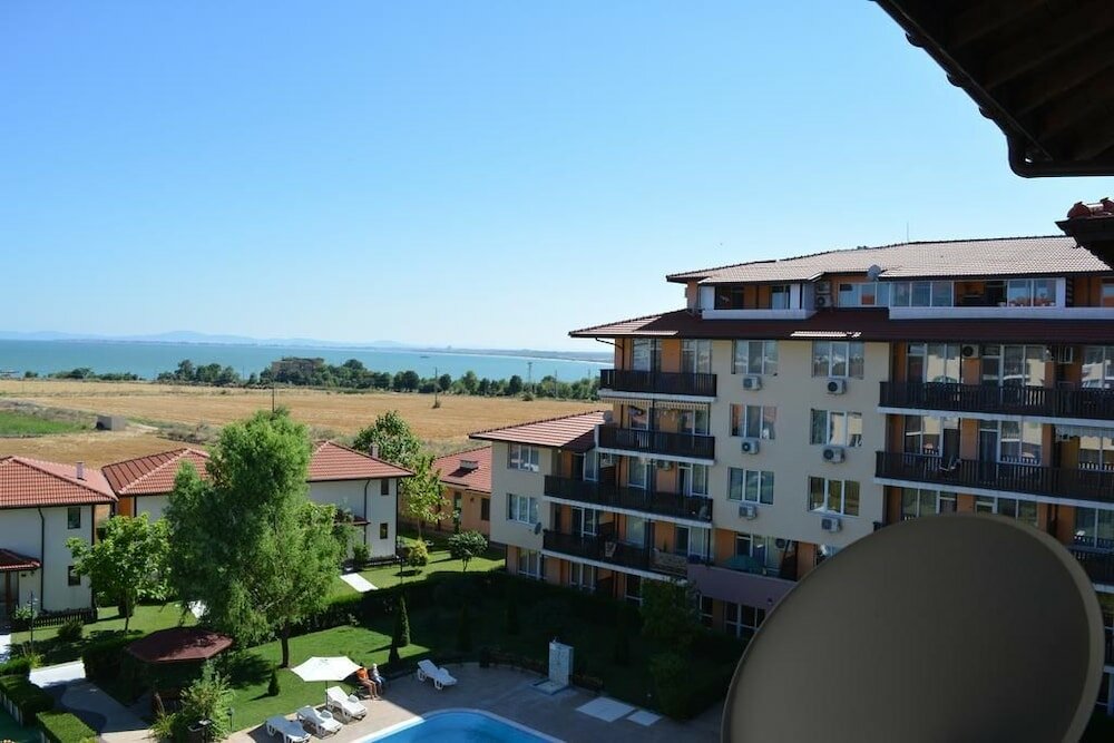 Фото Apartcomplex Chateau Aheloy