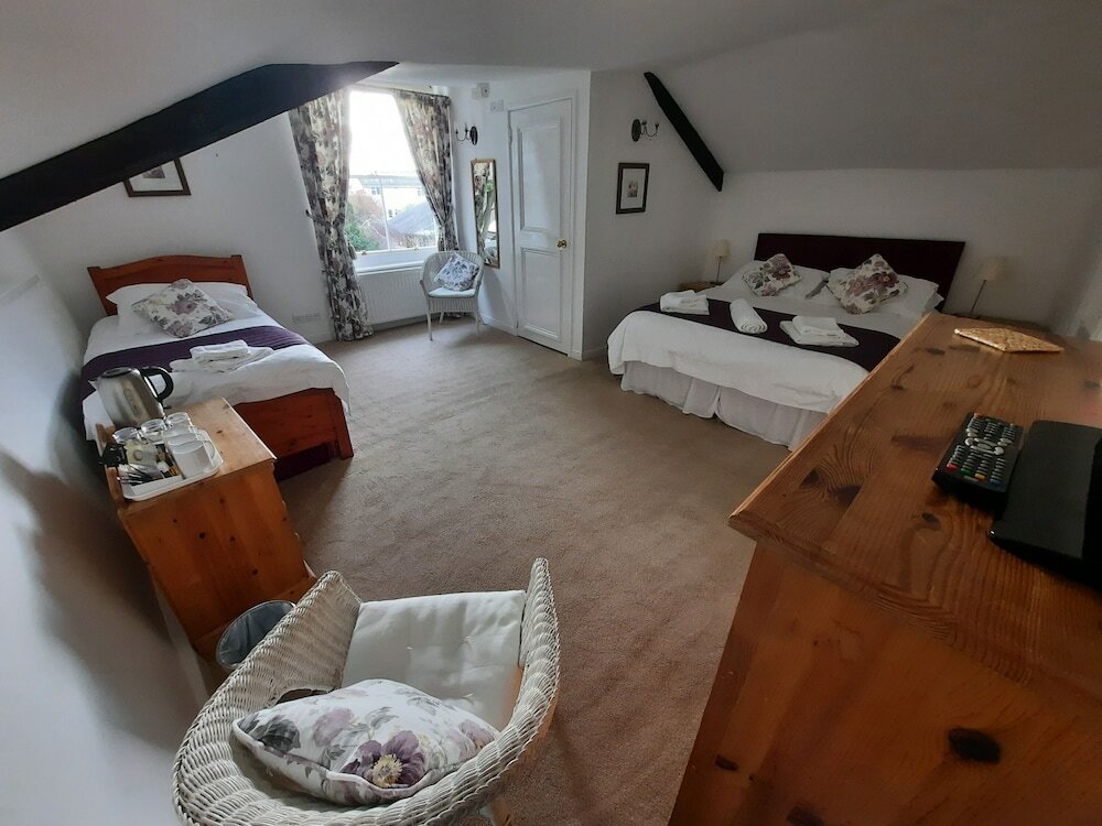 Фото The White Cottage B&b