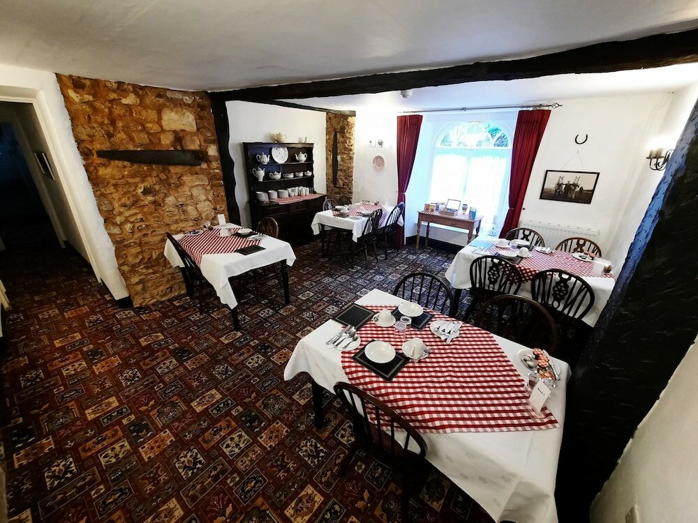 Фото The White Cottage B&b