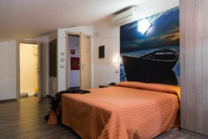 Hotel Miramare (Pineto, Via Giotto, 2), hotel