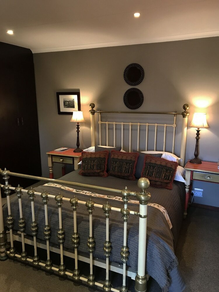 Фото The Crown Guesthouse