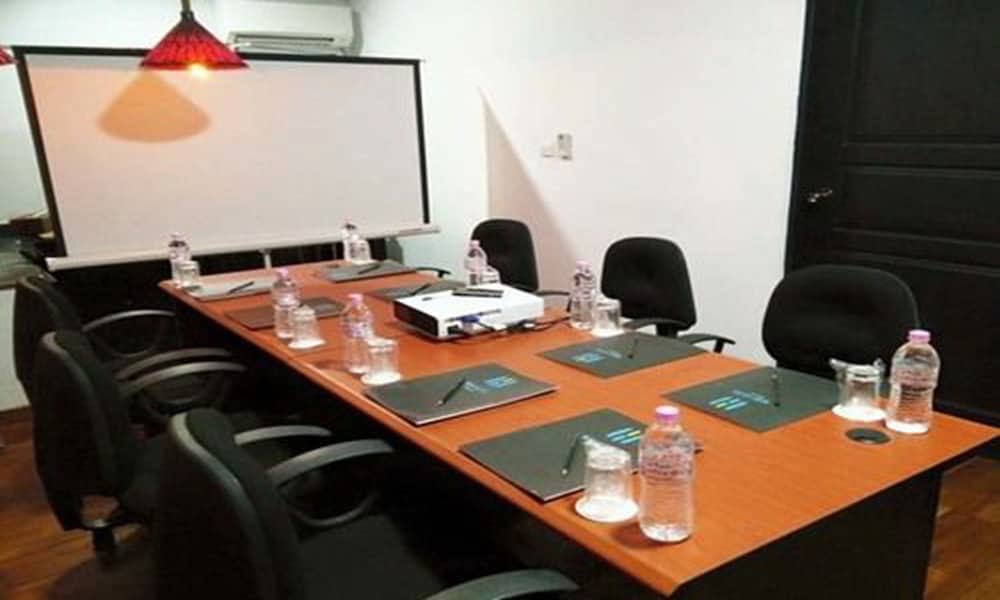 Фото Wh Hotel Thanlyin