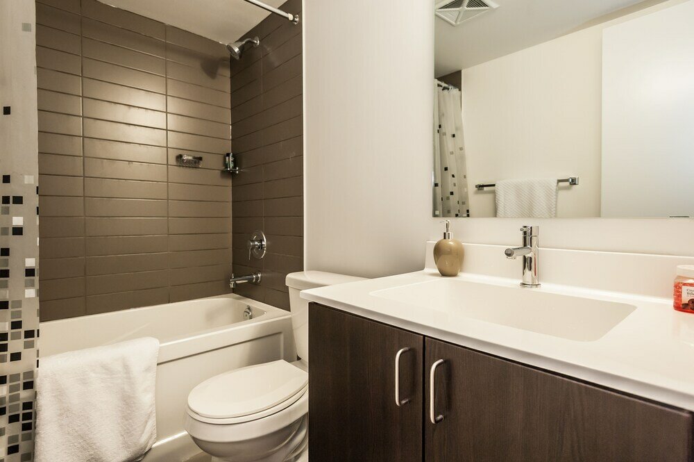 Фото Life Suites - Fort York Central Condo