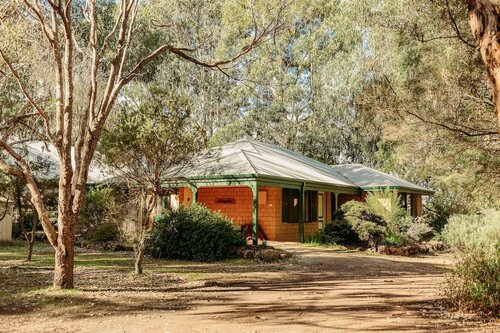 Гостиница Margaret River Holiday Cottages в Маргарет-Ривер