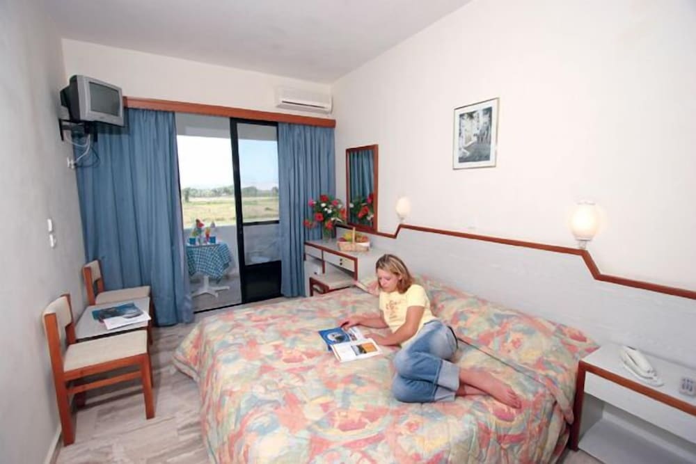 Фото Nina Beach Hotel