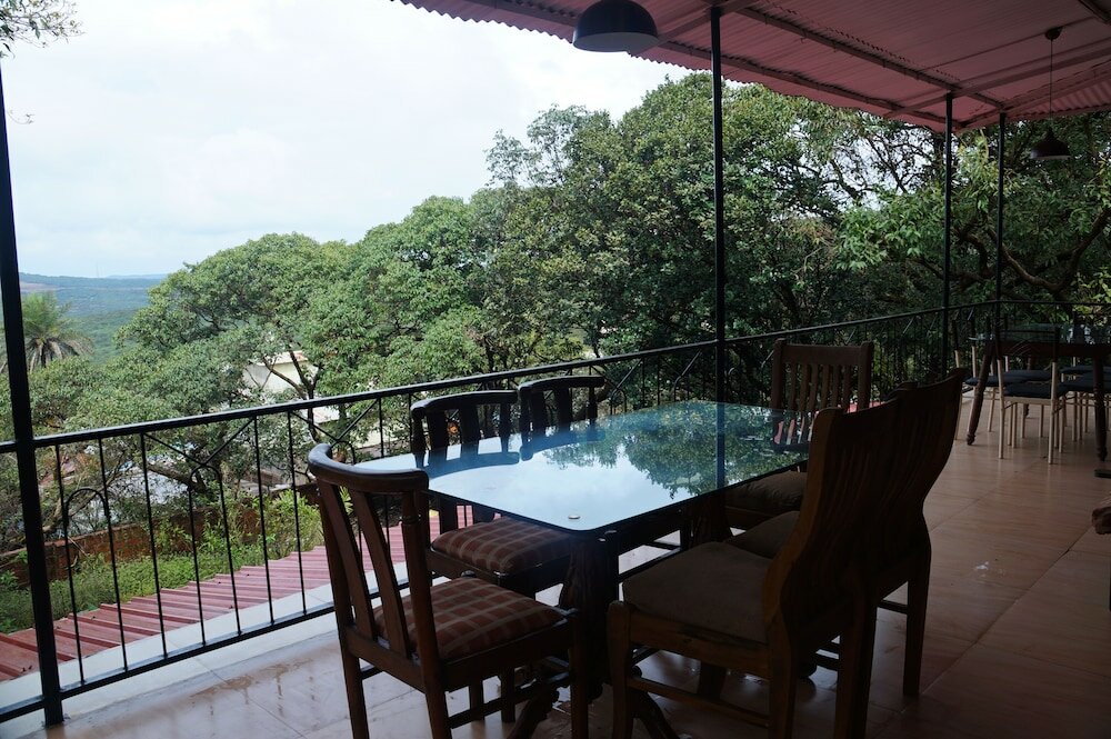 Фото Hotel Godai Girikunj