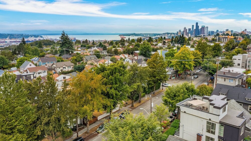 Фото Autumn Leaves in Jefferson Park