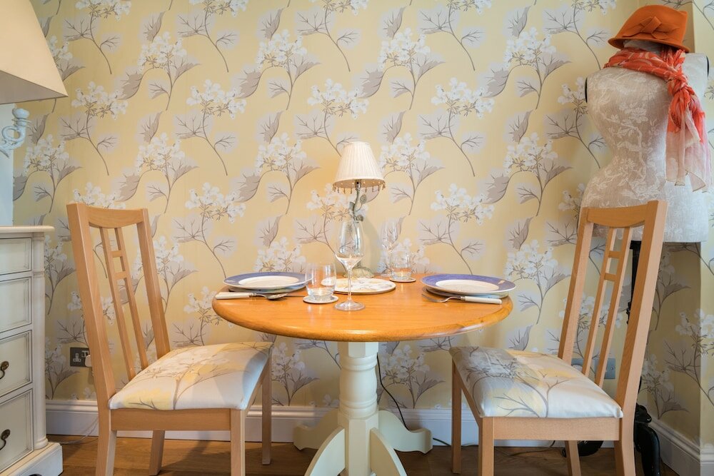 Фото Charming Chelsea Home by the River Thames