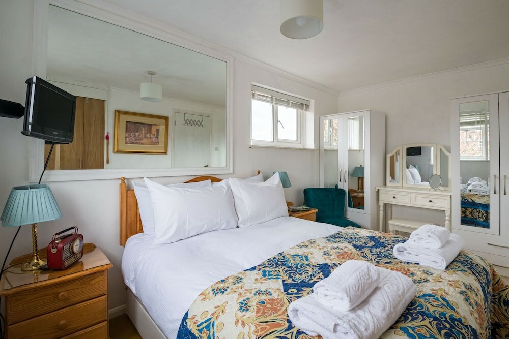 Фото Exclusive Home in Acton by Underthedoormat