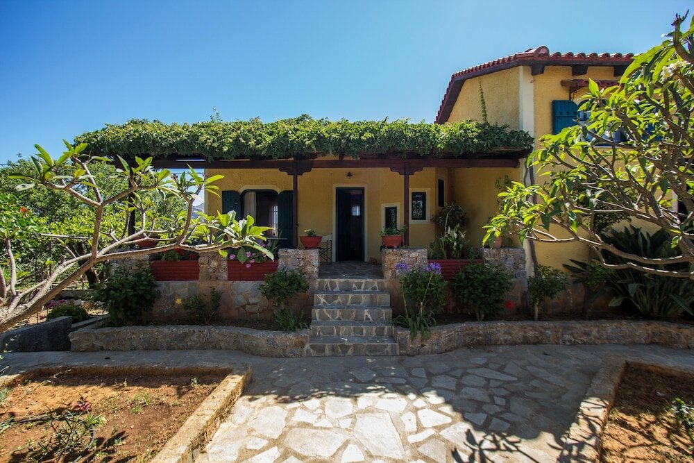 Фото Gorgeous Stone Cottage by the sea