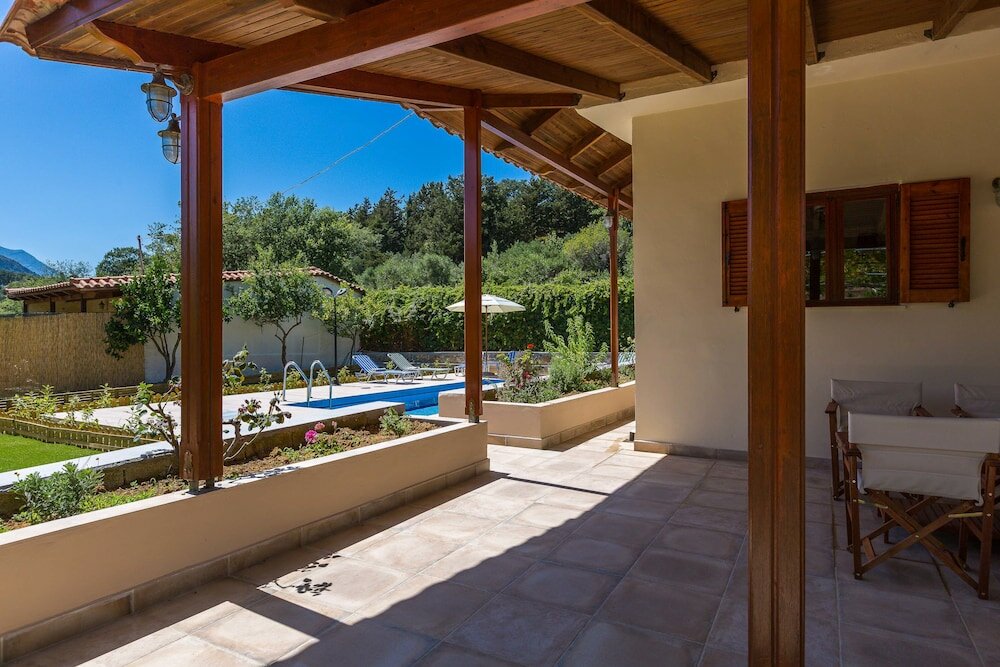 Фото Gorgeous Villa With Pool & Gardens