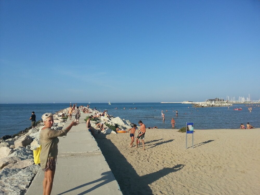 Фото Appartamento sulla spiaggia con balcone