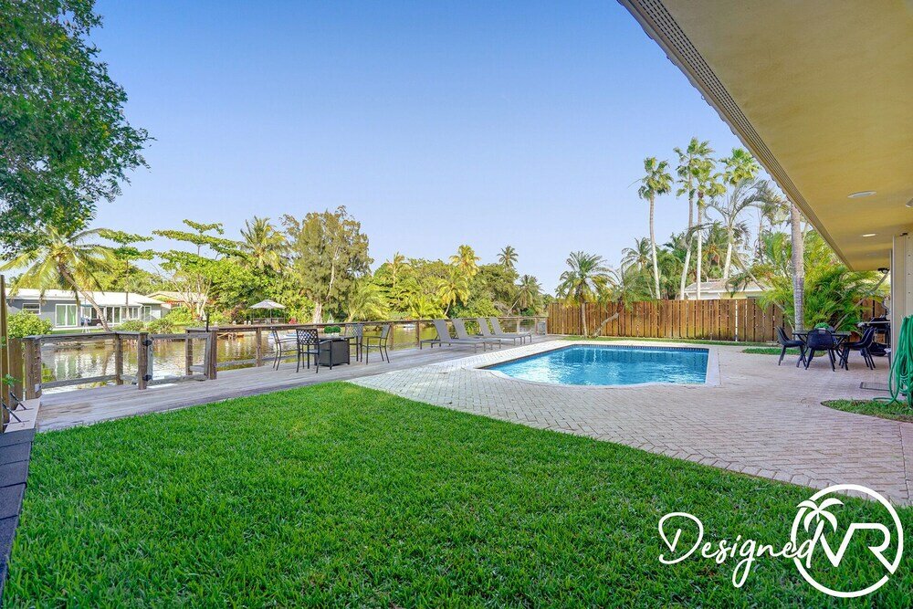 Фото Stunning Waterfront 3br with Heated Pool