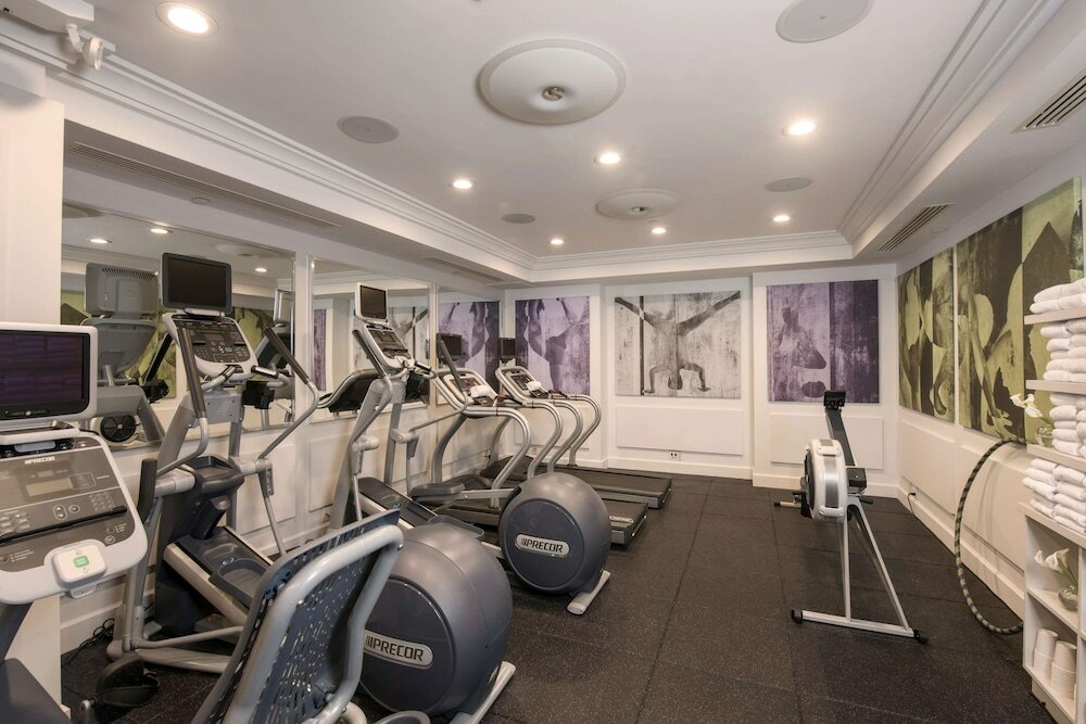 Фото 70 Park Avenue Hotel