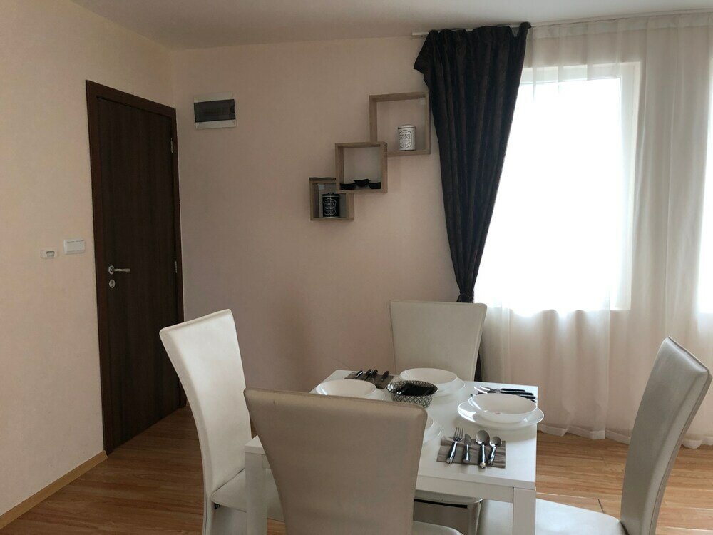 Фото Palace Deluxe Hotel