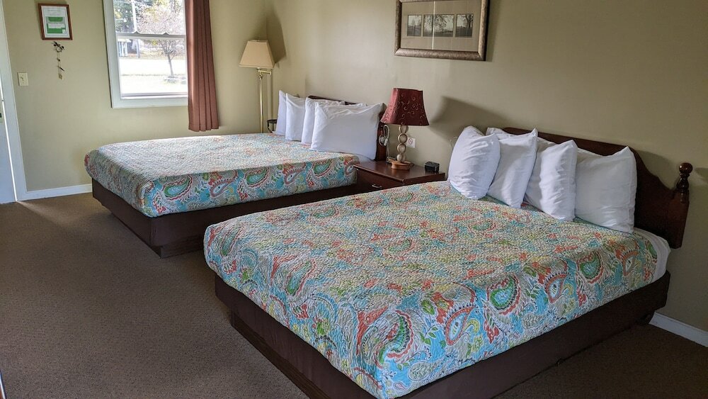 Фото The Meadowlark Inn